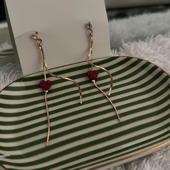 💎BOGO FREE💎 Cute gold heart dangle earrings - Picture 1 of 3